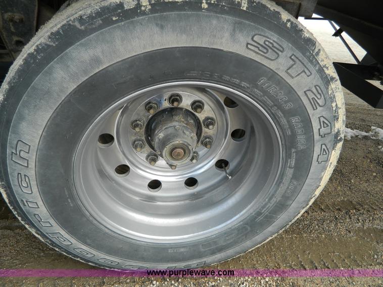 image for item G7735 2001 shop built grain trailer