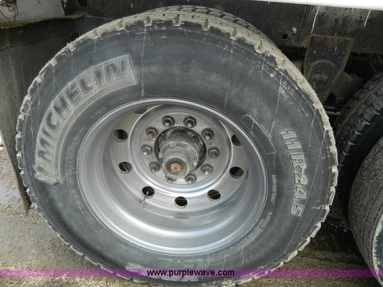 image for item G7735 2001 shop built grain trailer