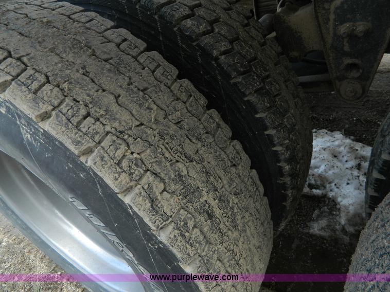 image for item G7735 2001 shop built grain trailer