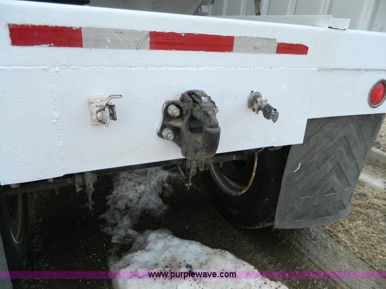 image for item G7735 2001 shop built grain trailer