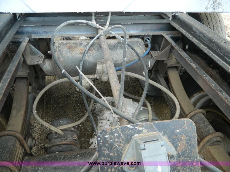 image for item G7735 2001 shop built grain trailer