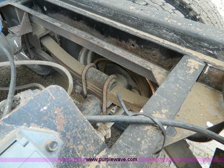 image for item G7735 2001 shop built grain trailer