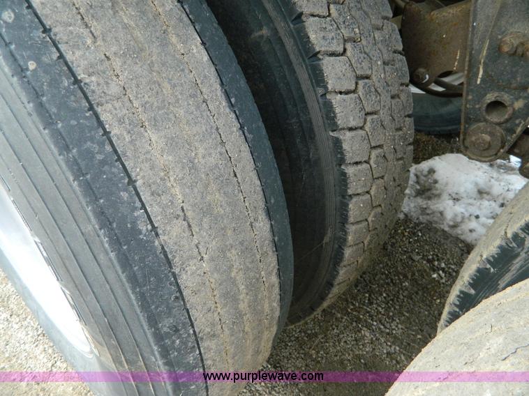 image for item G7735 2001 shop built grain trailer