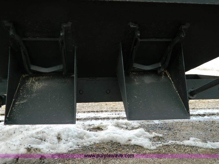 image for item G7735 2001 shop built grain trailer