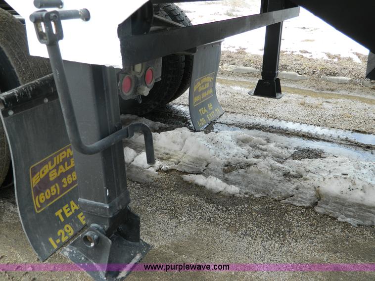 image for item G7735 2001 shop built grain trailer