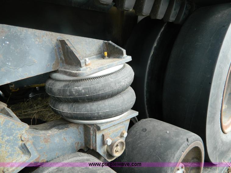 image for item G7742 1989 Caterpillar Challenger 65A  tractor