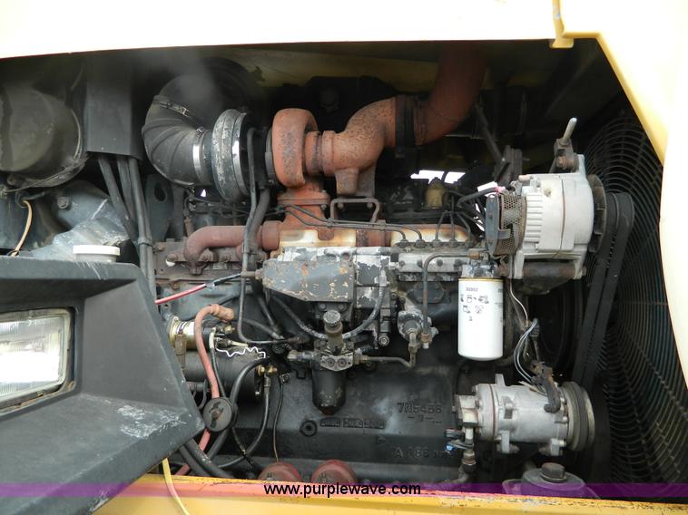 image for item G7742 1989 Caterpillar Challenger 65A  tractor