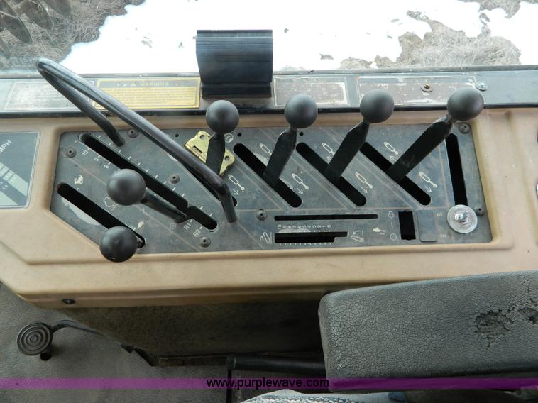 image for item G7742 1989 Caterpillar Challenger 65A  tractor