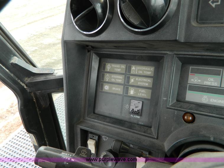 image for item G7742 1989 Caterpillar Challenger 65A  tractor