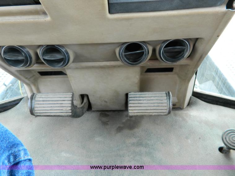 image for item G7742 1989 Caterpillar Challenger 65A  tractor