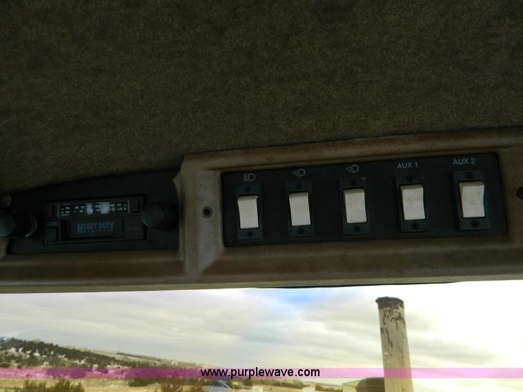 image for item G7742 1989 Caterpillar Challenger 65A  tractor