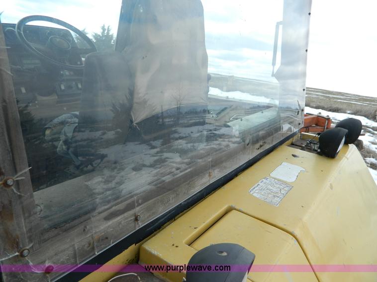 image for item G7742 1989 Caterpillar Challenger 65A  tractor