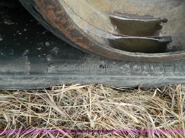 image for item G7742 1989 Caterpillar Challenger 65A  tractor