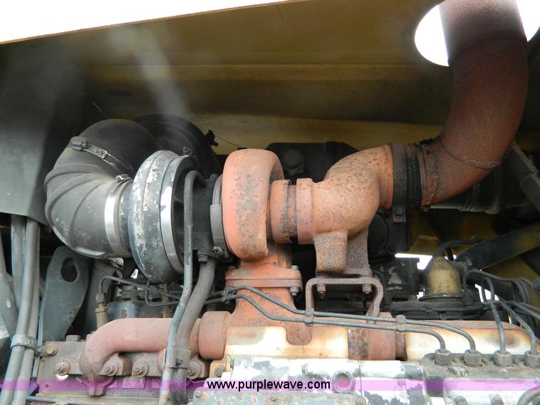 image for item G7742 1989 Caterpillar Challenger 65A  tractor