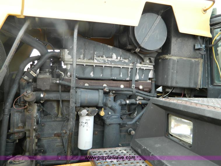 image for item G7742 1989 Caterpillar Challenger 65A  tractor