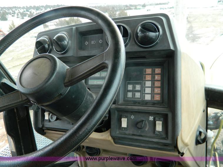 image for item G7742 1989 Caterpillar Challenger 65A  tractor