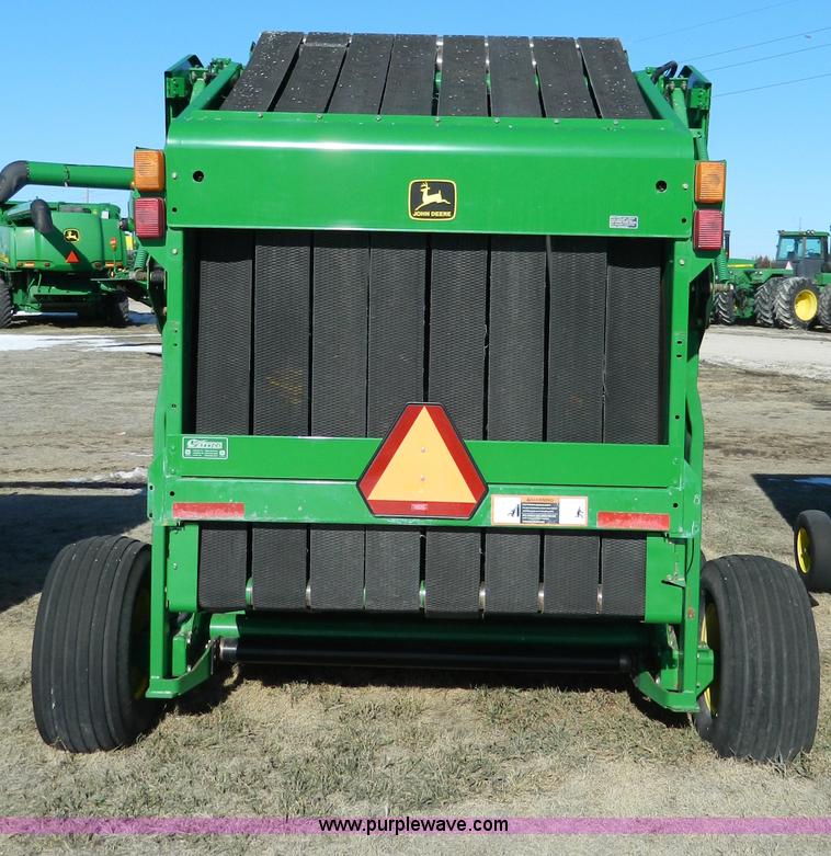 image for item G7744 2001 John Deere 567 round baler