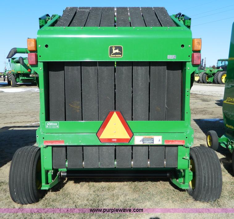 image for item G7744 2001 John Deere 567 round baler