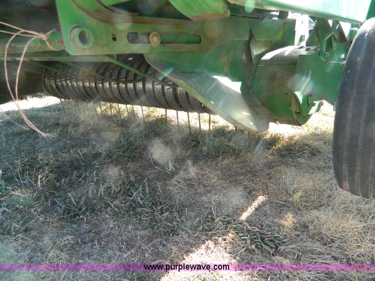 image for item G7744 2001 John Deere 567 round baler