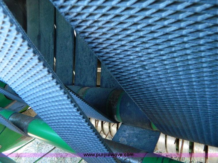 image for item G7744 2001 John Deere 567 round baler