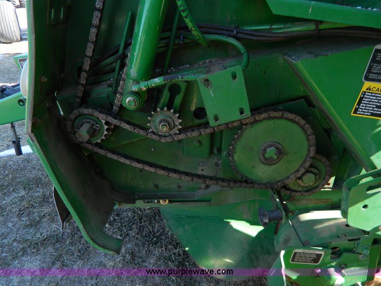 image for item G7744 2001 John Deere 567 round baler