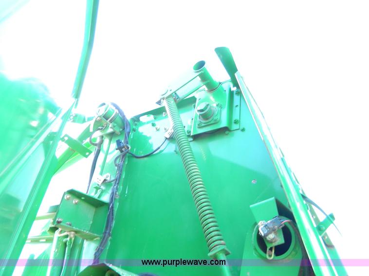 image for item G7744 2001 John Deere 567 round baler