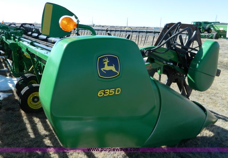 image for item G7748 2009 John Deere 635D draper header
