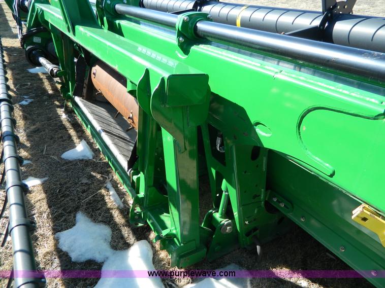image for item G7748 2009 John Deere 635D draper header