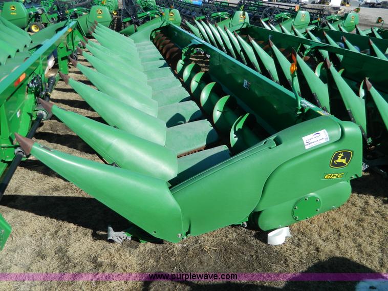image for item G7749 2010 John Deere 612C corn header