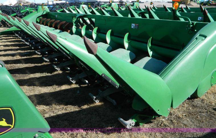 image for item G7749 2010 John Deere 612C corn header