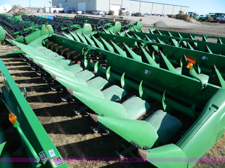 image for item G7749 2010 John Deere 612C corn header