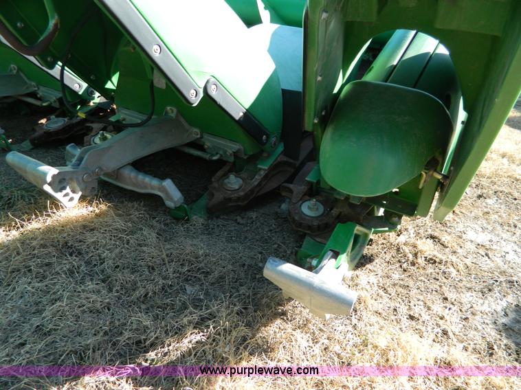 image for item G7749 2010 John Deere 612C corn header