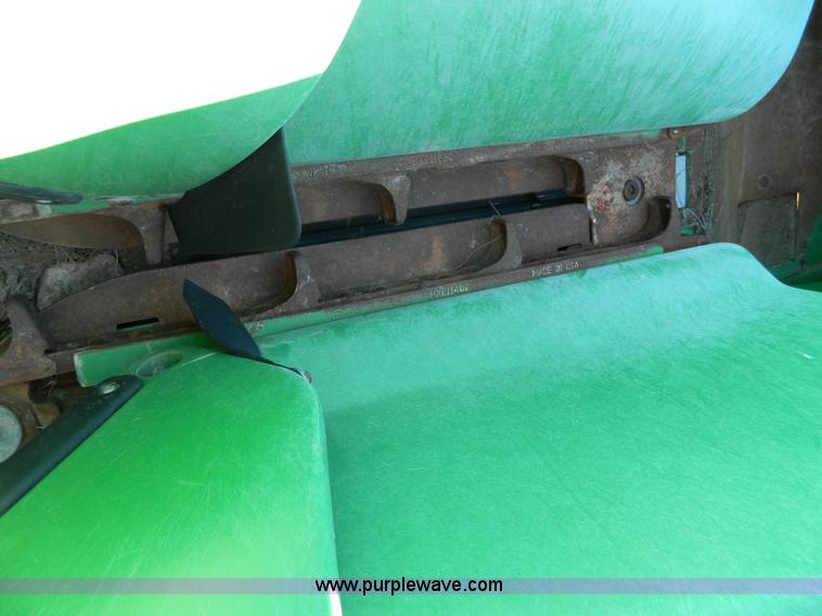image for item G7749 2010 John Deere 612C corn header
