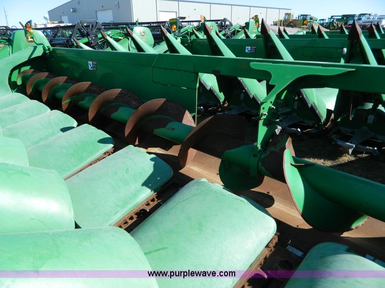 image for item G7749 2010 John Deere 612C corn header