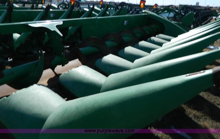 image for item G7749 2010 John Deere 612C corn header