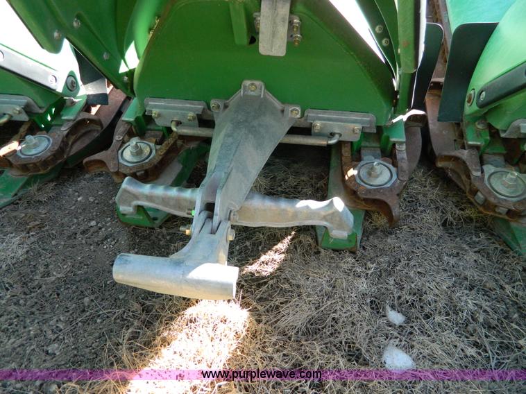 image for item G7749 2010 John Deere 612C corn header