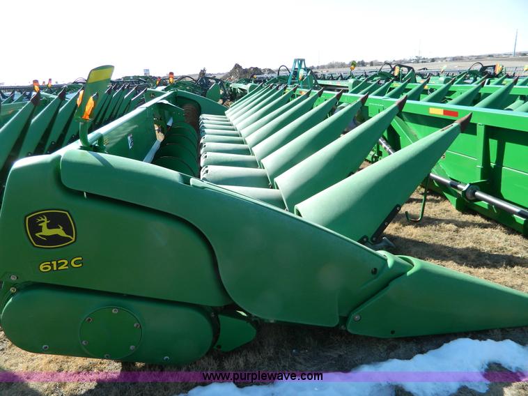 image for item G7749 2010 John Deere 612C corn header