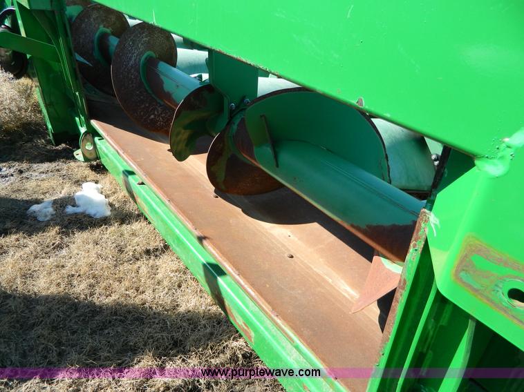 image for item G7749 2010 John Deere 612C corn header