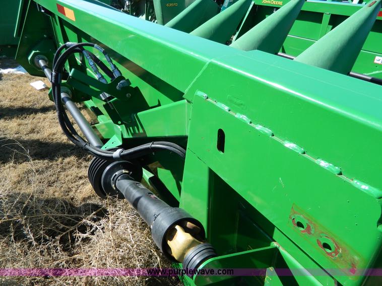 image for item G7749 2010 John Deere 612C corn header