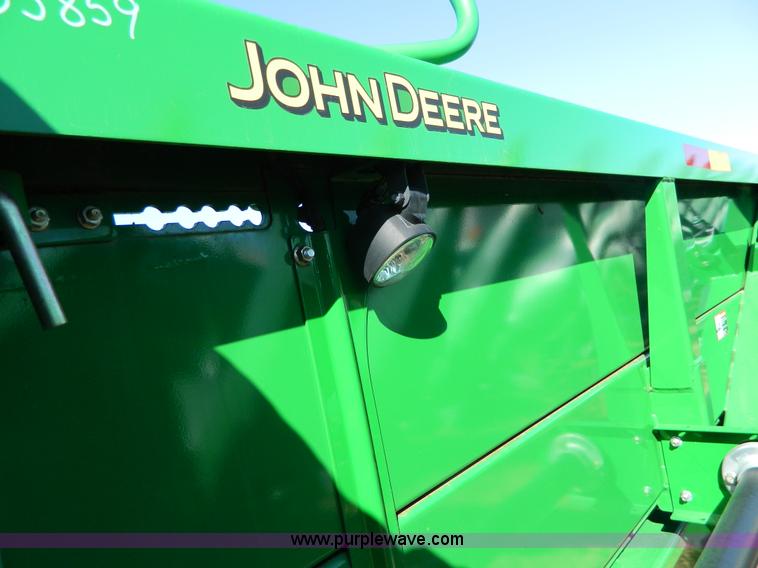 image for item G7749 2010 John Deere 612C corn header
