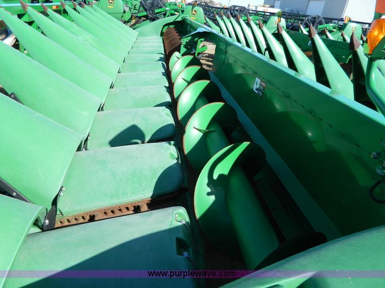 image for item G7749 2010 John Deere 612C corn header