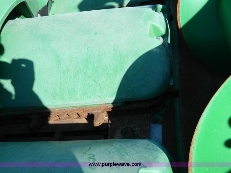 image for item G7749 2010 John Deere 612C corn header