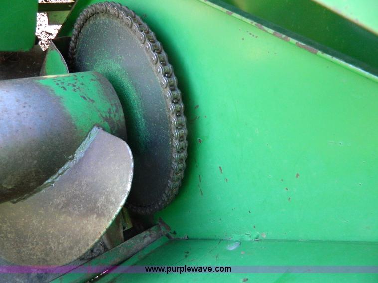 image for item G7750 1990 John Deere 843 corn header