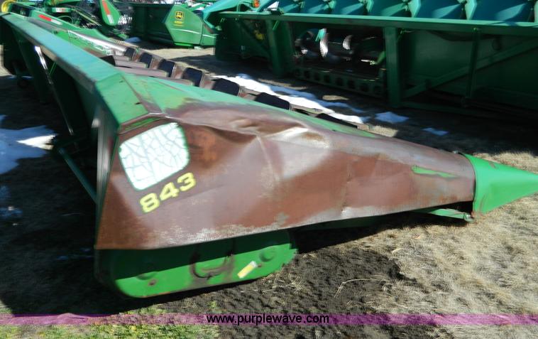 image for item G7750 1990 John Deere 843 corn header