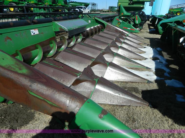 image for item G7750 1990 John Deere 843 corn header