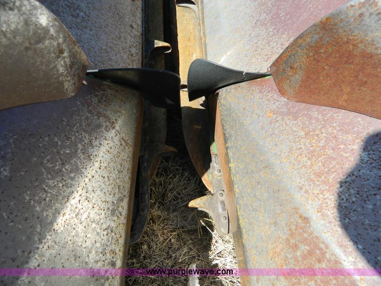 image for item G7750 1990 John Deere 843 corn header