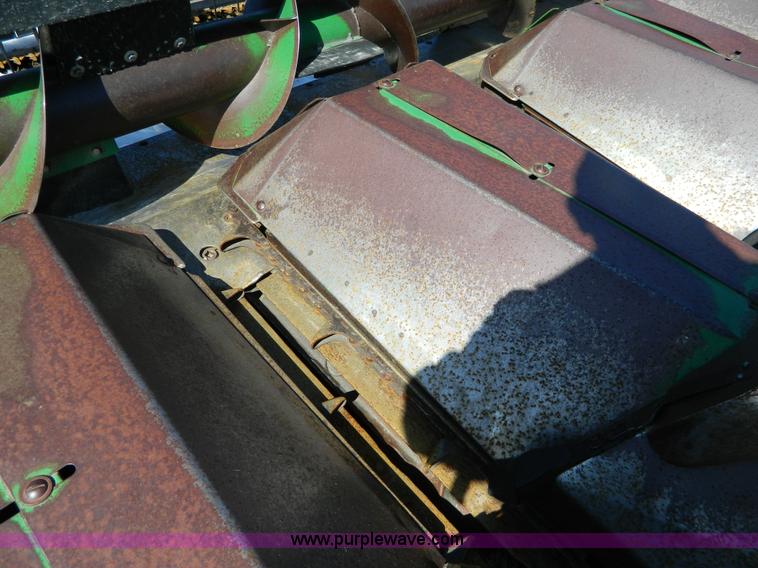 image for item G7750 1990 John Deere 843 corn header