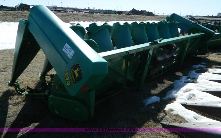 image for item G7753 1994 John Deere 893 corn header