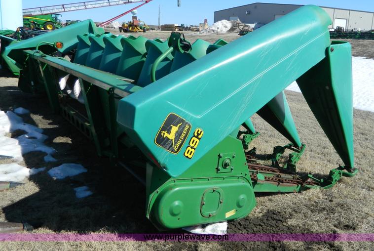 image for item G7753 1994 John Deere 893 corn header