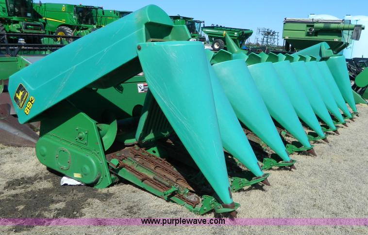 image for item G7753 1994 John Deere 893 corn header